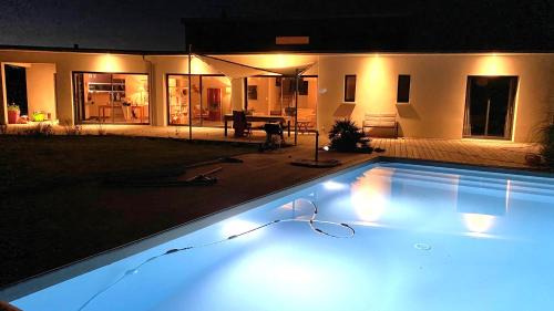 Onet-le-Chateau Villa | Villa contemporaine avec piscine sur 4000 m2 à Rodez 9 personnes