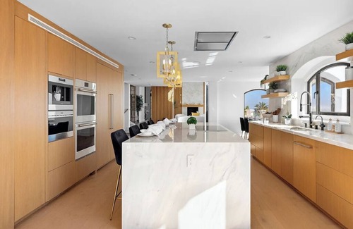 Eastern Malibu Maison | Villa Costera - Tree-Lined Tranquility: 3-Level Entertainer's Dream