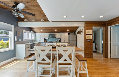 Del Haven Maison | Villa Cottage w/ Hot Tub+Fenced Yard–Pet-Friendly!