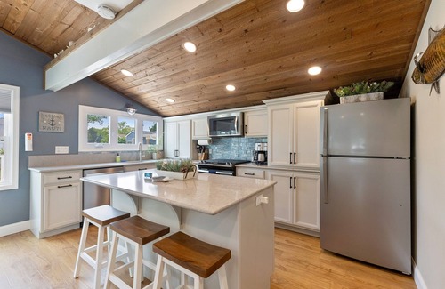 Del Haven Maison | Villa Cottage w/ Hot Tub+Fenced Yard–Pet-Friendly!