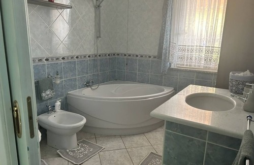 Masainas Lit Et Petit-Déjeuner | Villa Cristina - Triple Room with Shared Bathrooms