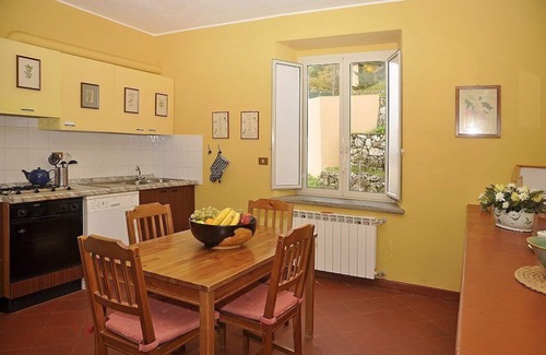 Calvi di Umbria Villa | Villa Darsia: Une splendide et lumineuse villa de deux étages entourée de prairies et de collines verdoyantes.