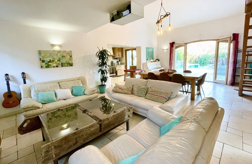 Le Collet Villa | Villa de Charme sur 1Ha: Piscine Chauffée 28°, SPA, Idéal Familles