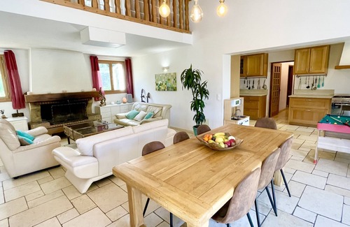 Le Collet Villa | Villa de Charme sur 1Ha: Piscine Chauffée 28°, SPA, Idéal Familles