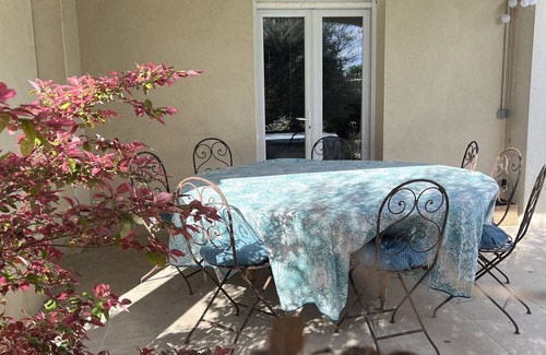 Paulhan Villa | Maison de charme avec piscine à 30 min en voiture de la mer et 15 min du lac