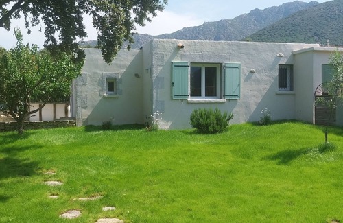 Urtaca Villa | Villa de charme avec piscine chauffée sur 1000m2 de jardin privé