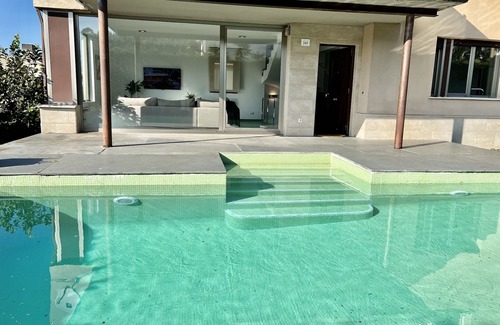 Boo Villa | Villa de Diseño con Piscina, Jardín & BBQ