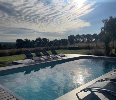 Pierric Villa | Villa de Groupe avec Piscine, Jacuzzi et Vue Nature