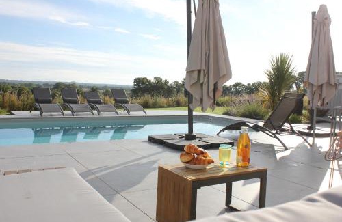 Pierric Villa | Villa de Groupe avec Piscine, Jacuzzi et Vue Nature
