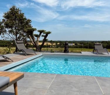 Pierric Villa | Villa de Groupe avec Piscine, Jacuzzi et Vue Nature