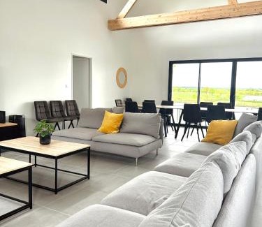 Pierric Villa | Villa de Groupe avec Piscine, Jacuzzi et Vue Nature