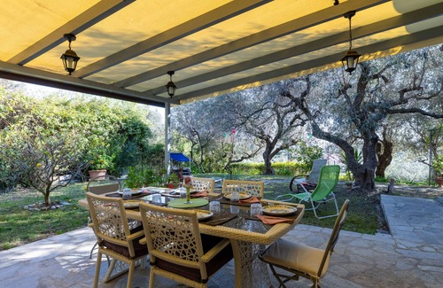 Artallo Maison | Villa degli Ulivi by Interhome