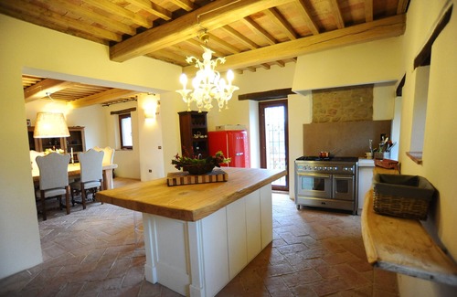 Perugia Villa | "Villa dei Cavalli" Luxe à la campagne avec magnifique piscine Sw à Pérouse