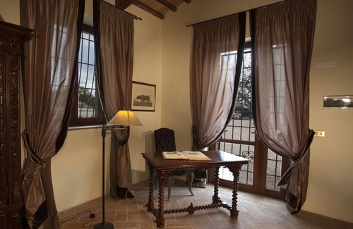 Perugia Villa | "Villa dei Cavalli" Luxe à la campagne avec magnifique piscine Sw à Pérouse