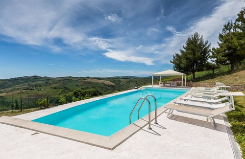 Montalto delle Marche Villa | Villa delle Rose avec piscine dans les collines de Piceno, à 20 minutes des plages de Cupra Marittima