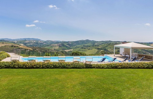 Montalto delle Marche Villa | Villa delle Rose avec piscine dans les collines de Piceno, à 20 minutes des plages de Cupra Marittima