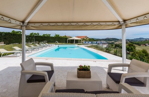 Montalto delle Marche Villa | Villa delle Rose avec piscine dans les collines de Piceno, à 20 minutes des plages de Cupra Marittima