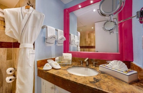 North Hotel Zone Hôtel | Villa del Palmar Beach Resort and Spa, Puerto Vallarta One Bedroom Suite