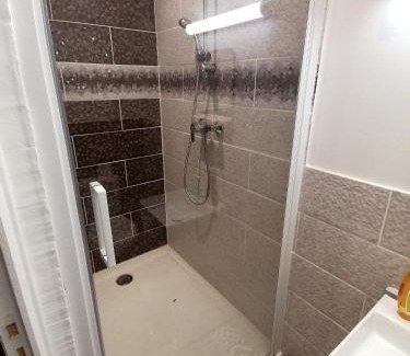 Saint-Charles du Port Appartement | Villa des Roses - Appart T2, 31m2, 1er étage, vue jardin, "Le scandinave"