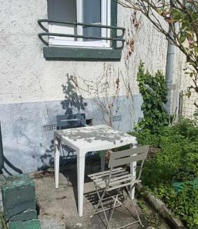 Saint-Charles du Port Appartement | Villa des Roses - Appart T2, 32m2, RDC, vue sur jardin, "Le chic"