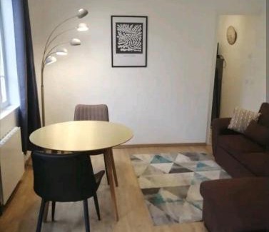 Saint-Charles du Port Appartement | Villa des Roses - Appart T2, 32m2, RDC, vue sur jardin, "Le chic"