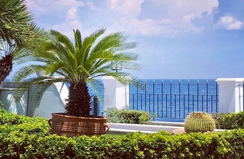 Egira Villa | Villa Dolphin - Maisonnette Front de Mer avec Piscine