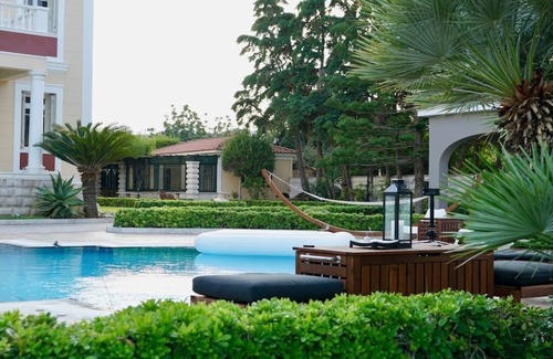 Egira Villa | Villa Dolphin - Maisonnette Front de Mer avec Piscine