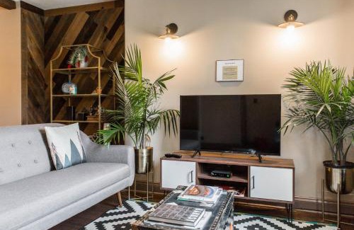 Bronzeville Maison | Villa Dubois Guest House