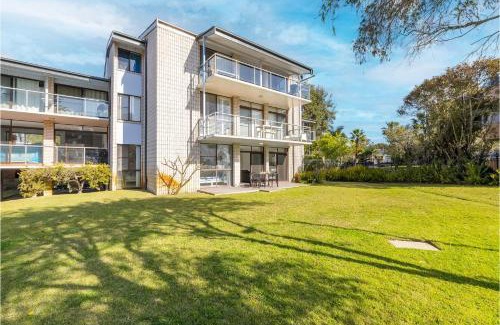 Nelson Bay Appartement | Villa Ellisa, 1 10 Columbia Cl -ground floor unit with beautiful water views & across from the water