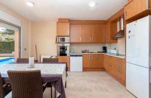 Calonge Villa | Villa "Elodia" avec jardin, terrasse, piscine et Wi-Fi