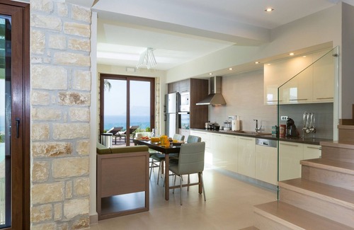 Kissamos Villa | Villa Emilia I Heated* pool, seaview, next to town