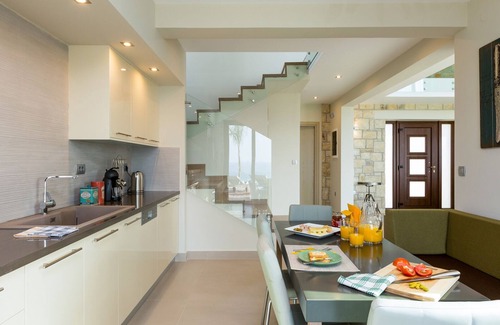 Kissamos Villa | Villa Emilia I Heated* pool, seaview, next to town