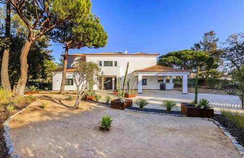 Almancil Villa | Villa Encosta - Six Chambres Villa, Couchages 12
