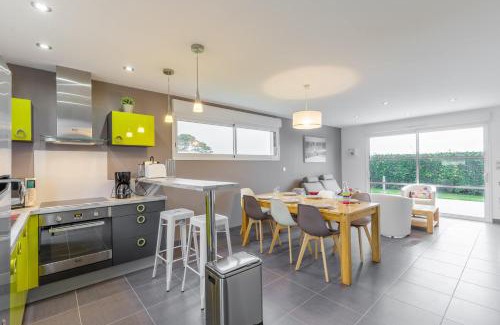 Sibiril Maison | Villa Enora Bretagne Piscine Intérieure Partagée Jacuzzi privatif 100m Plage