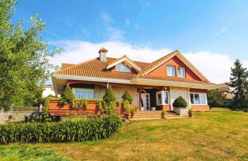 Revilla Maison | Villa entre Santander y Cabárceno con piscina
