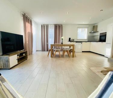Coupvray Appartement | Villa Épure - 10 min Disneyland - 6 people