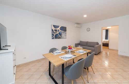 Vilanija Appartement | Villa Esea: Poolside Paradise & Relaxing Retreats