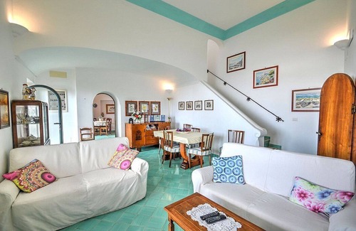 Positano Villa | Villa Eunice: Une splendide villa de deux étages située sur la haute côte face à la mer.