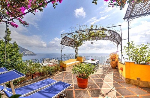 Positano Villa | Villa Eunice: Une splendide villa de deux étages située sur la haute côte face à la mer.