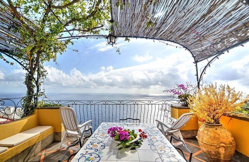 Positano Villa | Villa Eunice: Une splendide villa de deux étages située sur la haute côte face à la mer.