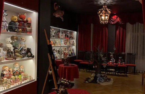 Bad Voeslau Appartement | Villa für Präsentationen und Events, Eine Nacht im Puppenmuseum erleben