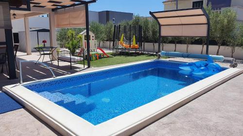 Rudine Villa | Villa Fides with private pool, garden and sea view