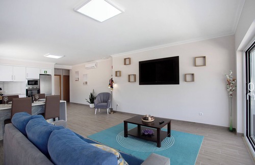 Caldas da Rainha Villa | Villa 'Flor' avec piscine chauffée, bain à remous, Wi-Fi et climatisation