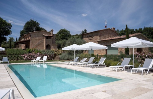 Foiano della Chiana Villa | Villa LA Fonte Promoted By WeekHomes.com