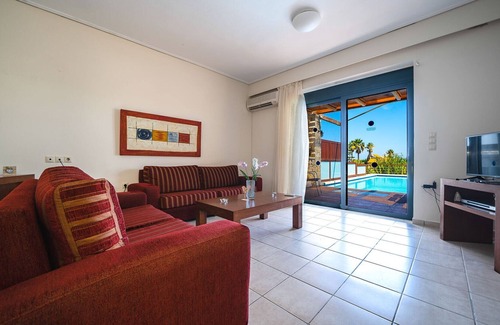Kamisiana Villa | Villa a louer, piscine privee, vue sur la mer, 200m de la plage