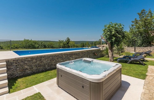 Kanfanar Cottage | Villa jusqu'à 6 personnes avec jacuzzi et piscine privée