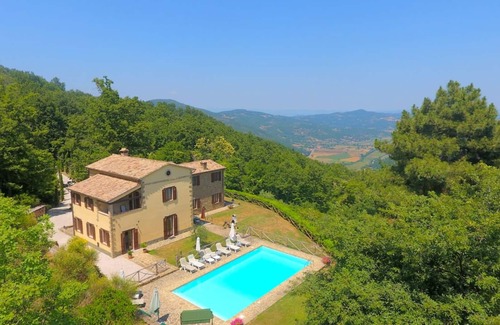 Lisciano Niccone Villa | Villa Forconi: Villa de luxe entièrement privée avec piscine et wifi gratuit.