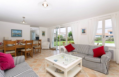 L'Aiguillon-sur-Vie Villa | Jolie Villa au calme, avec piscine privée | sur le Terrain de Golf
