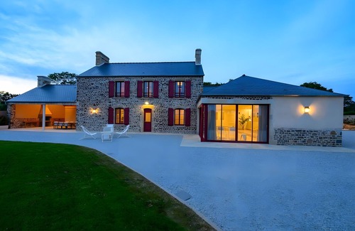 Saint-Sauveur-le-Vicomte Villa | Villa 'Domaine Le Saint Georges' avec terrasse privée, Wi-Fi et climatisation