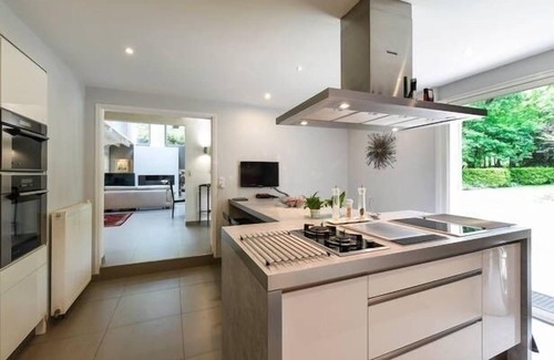 Saint-Sulpice-et-Cameyrac Maison | Villa 8/10p Piscine intérieur chauffée, jacuzzi, dans résidence golfique, tennis